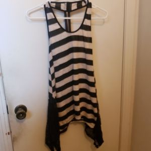 Flowy Sharkbite Hem Striped Tank Top w/Lace Accents